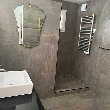 Modern 5 Double Bedrooms, New Ac, Private Pool And Stunning View 800 M From * 萨戈内