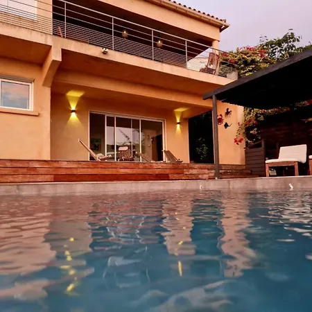 Modern 5 Double Bedrooms, New Ac, Private Pool And Stunning View 800 M From 别墅