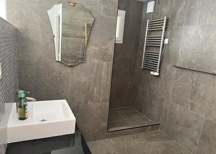 Modern 5 Double Bedrooms, New Ac, Private Pool And Stunning View 800 M From * 萨戈内