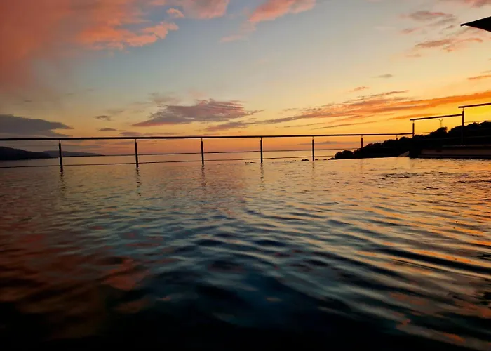 Modern 5 Double Bedrooms, New Ac, Private Pool And Stunning View 800 M From